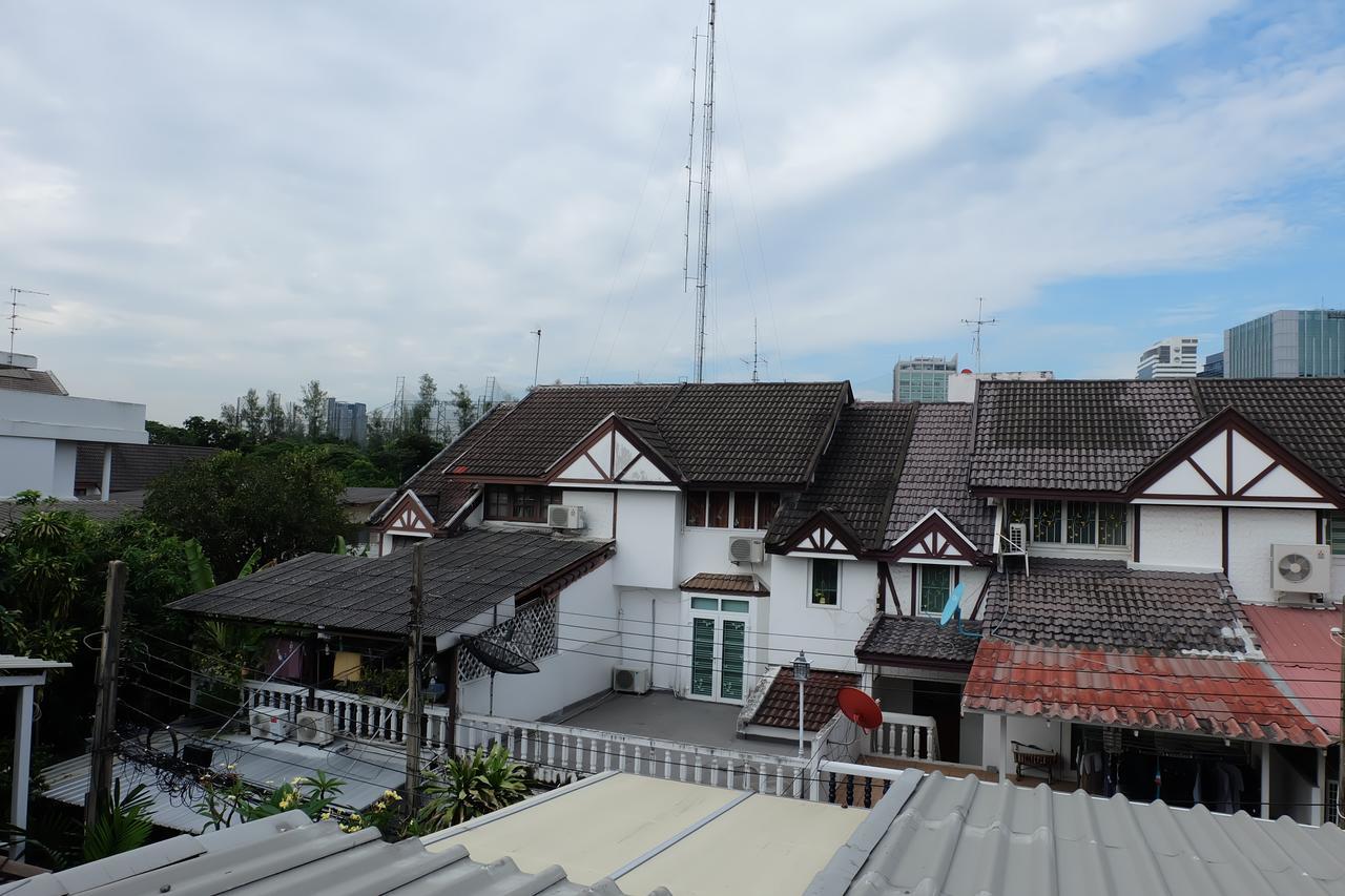 Baan Paan Sook Unitato Hostel Bangkok Exterior photo