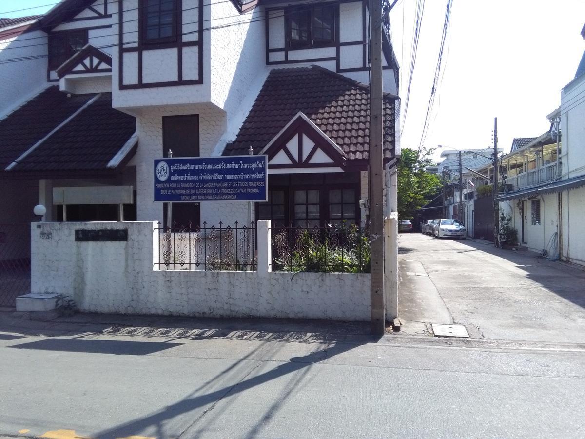 Baan Paan Sook Unitato Hostel Bangkok Exterior photo