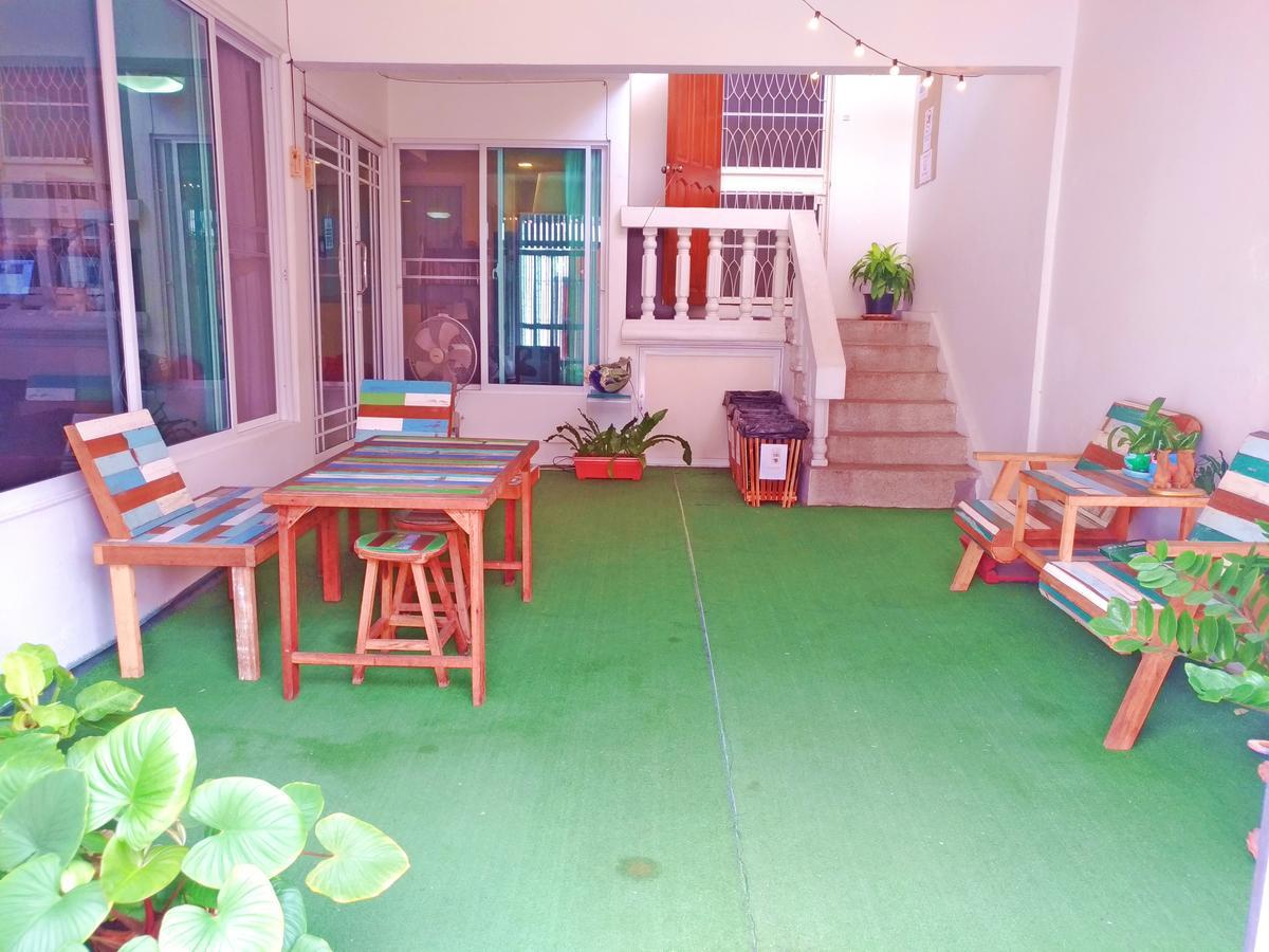 Baan Paan Sook Unitato Hostel Bangkok Exterior photo