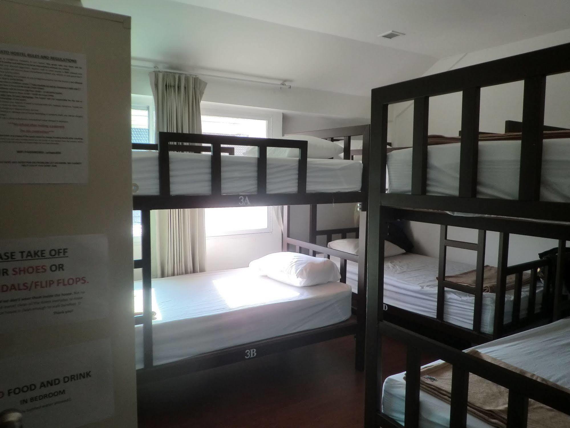 Baan Paan Sook Unitato Hostel Bangkok Exterior photo